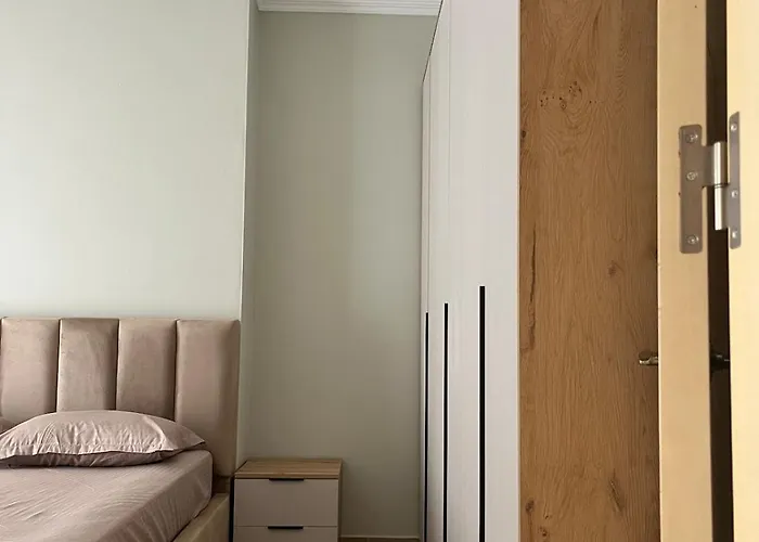 Aidas Cozy * ティラナ